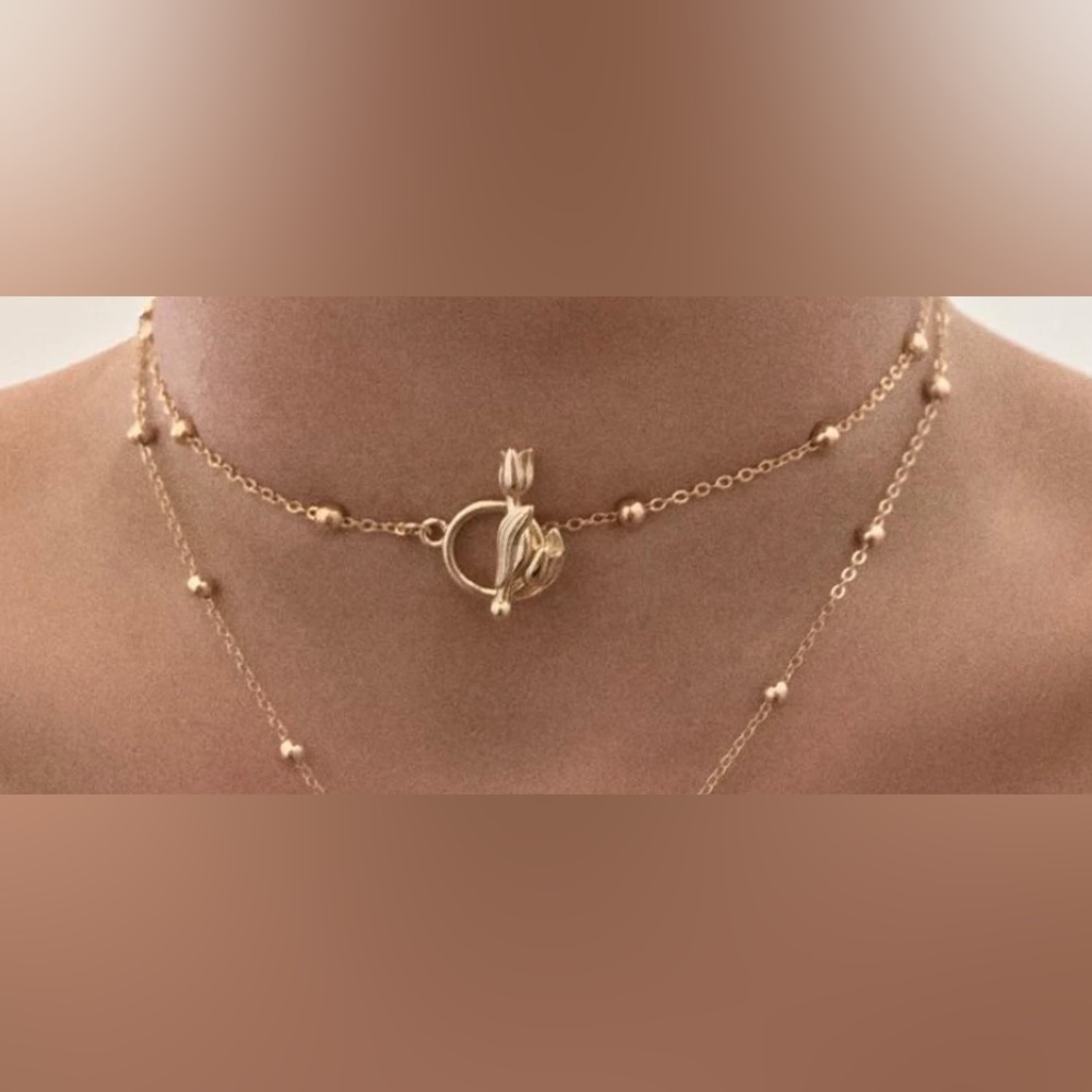 Fleur choker necklace